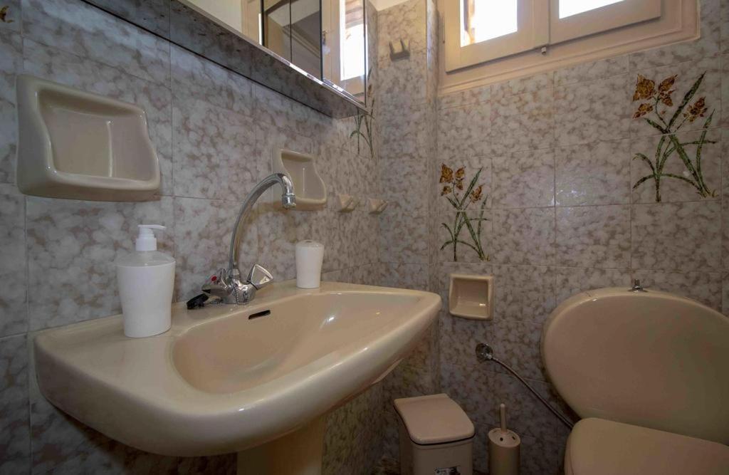 Manousi 2 - First Floor Villa ไมส์ตราส ภายนอก รูปภาพ