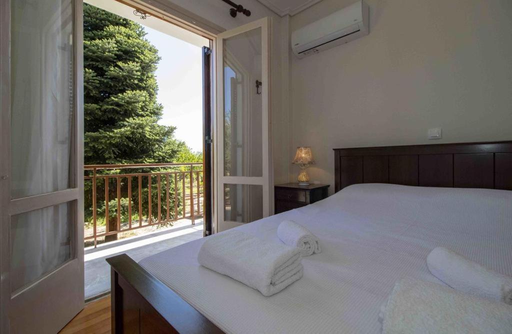 Manousi 2 - First Floor Villa ไมส์ตราส ภายนอก รูปภาพ